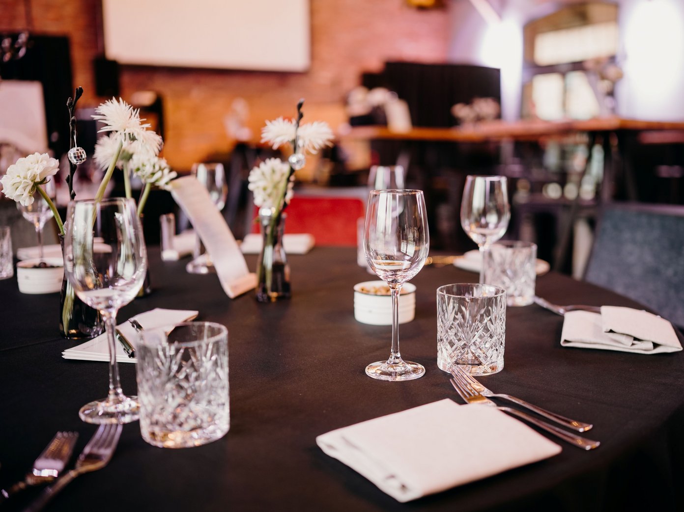 Tischgedeck Ein feierlich eingedeckter Tisch